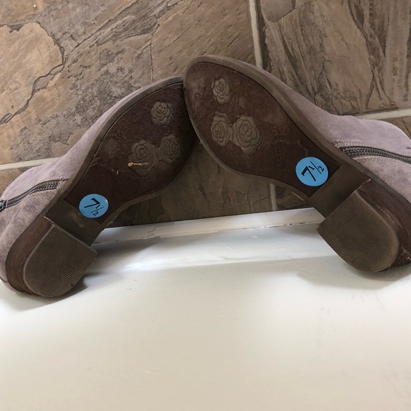 7.5 BOOTIES - Picture 4 of 7